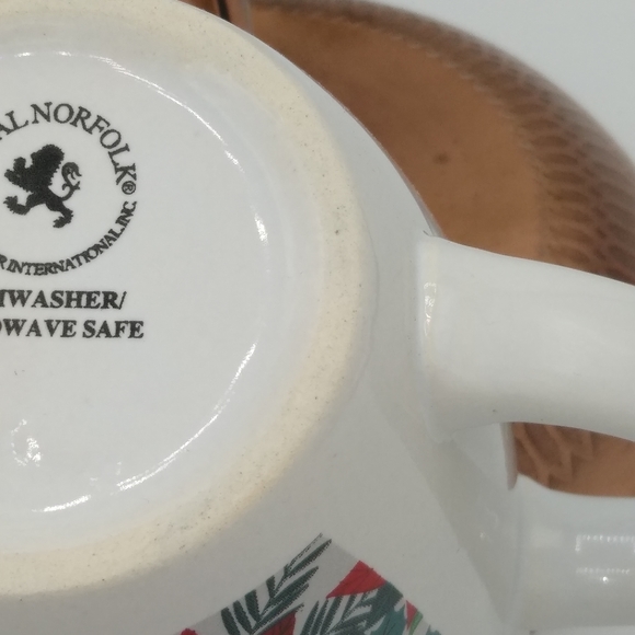 Royal Norfolk Poinsettia Christmas Holiday Oversized Coffee Mug 14oz Stoneware - Picture 7 of 10